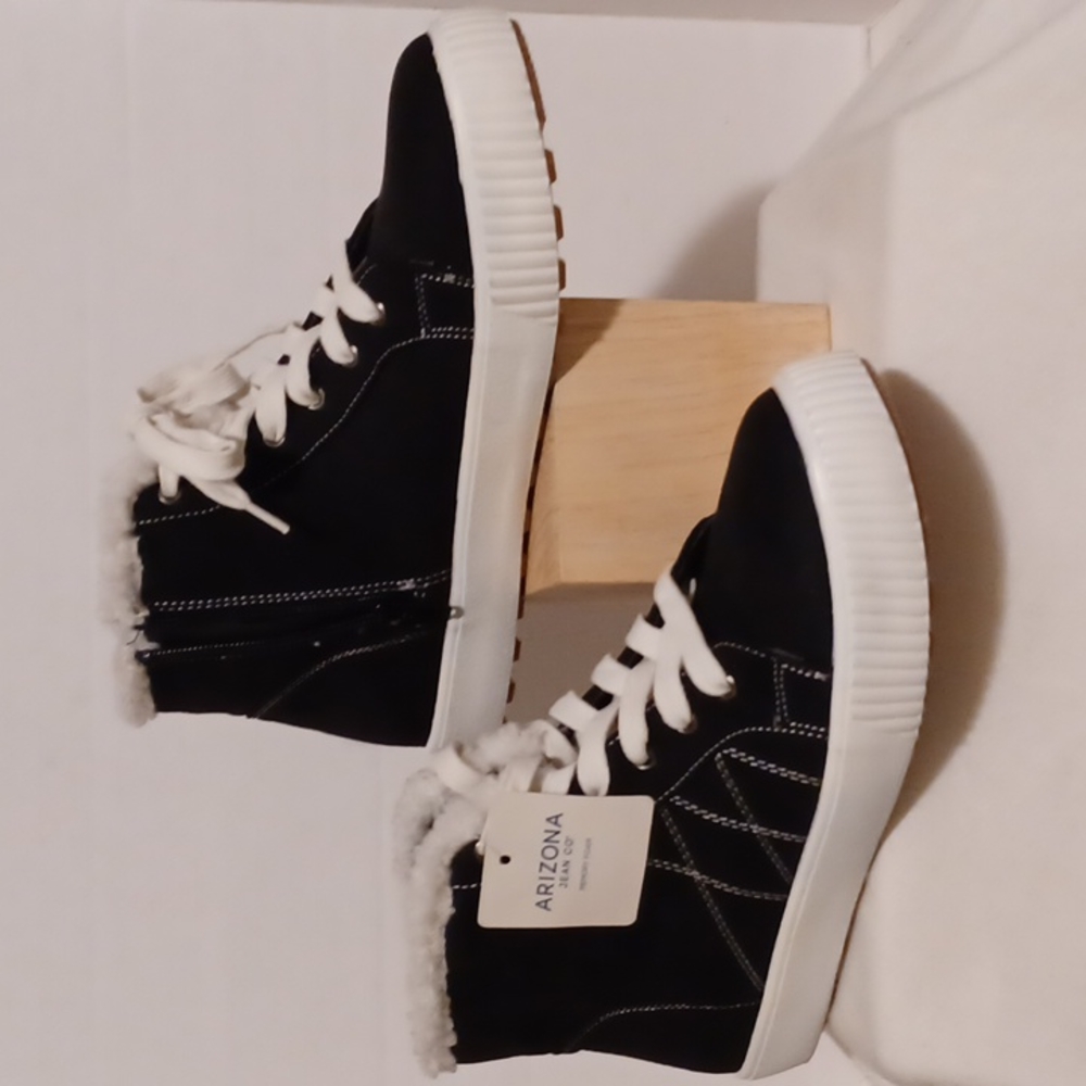 Arizona Women's High Top Sneakers. Size 8.5M